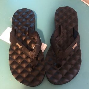 Reef Dreams Quilted Flip Flop Sandals - NWT new!
